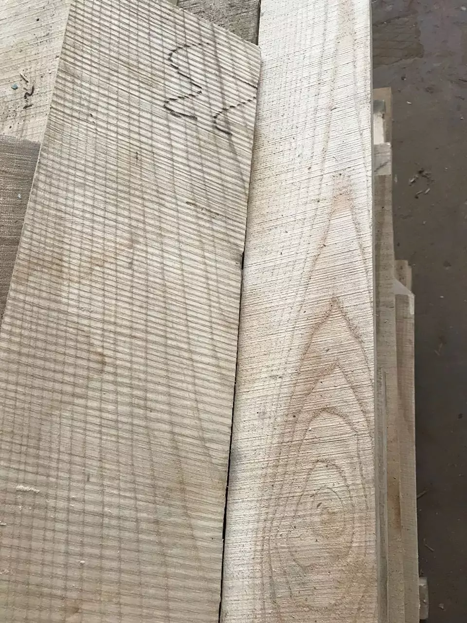 Обрезная доска ясень 30,50мм